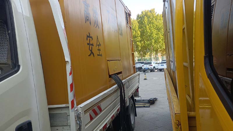 同仁如何判断柴油发电机组和UPS电源的切换时间是否符合要求？